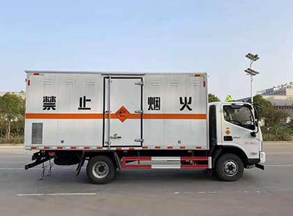 南宝镇爆破器材运输车